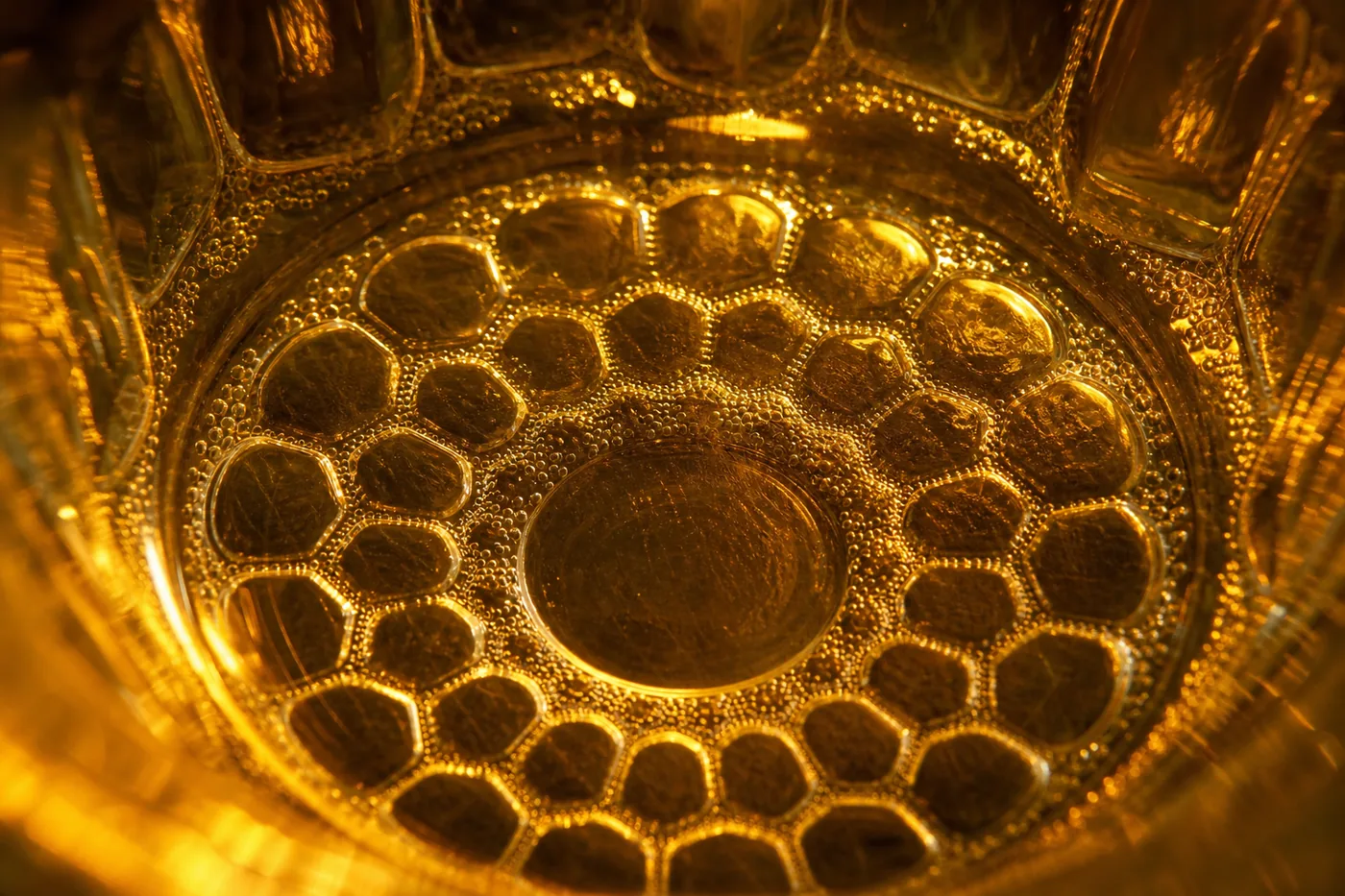 Honeycomb nucleated base macro texture